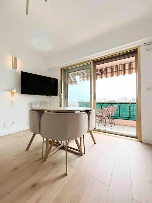 Le Greco : Apt 6 Prs, 3 Ch, Parking, Clim Antibes